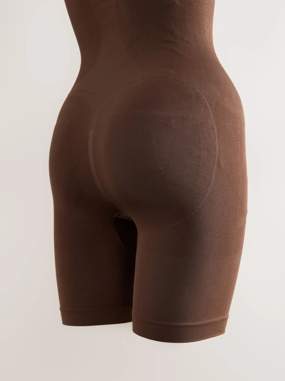 Chocolade nude - Wear Your Own Bra - Body met sterke buikcorrectie