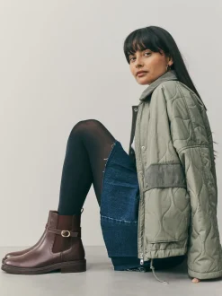 Chocoladebruin - Chelsea Boots met gesp