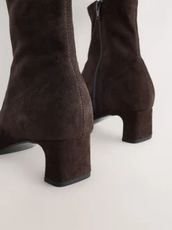 Chocoladebruin - Chisel Toe Block Heel Sock Boots