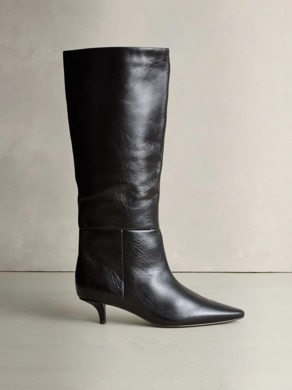 Chocoladebruin - Crinkle Effect Leather Signature Underset Heel Knee High Boots