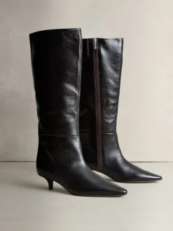 Chocoladebruin - Crinkle Effect Leather Signature Underset Heel Knee High Boots