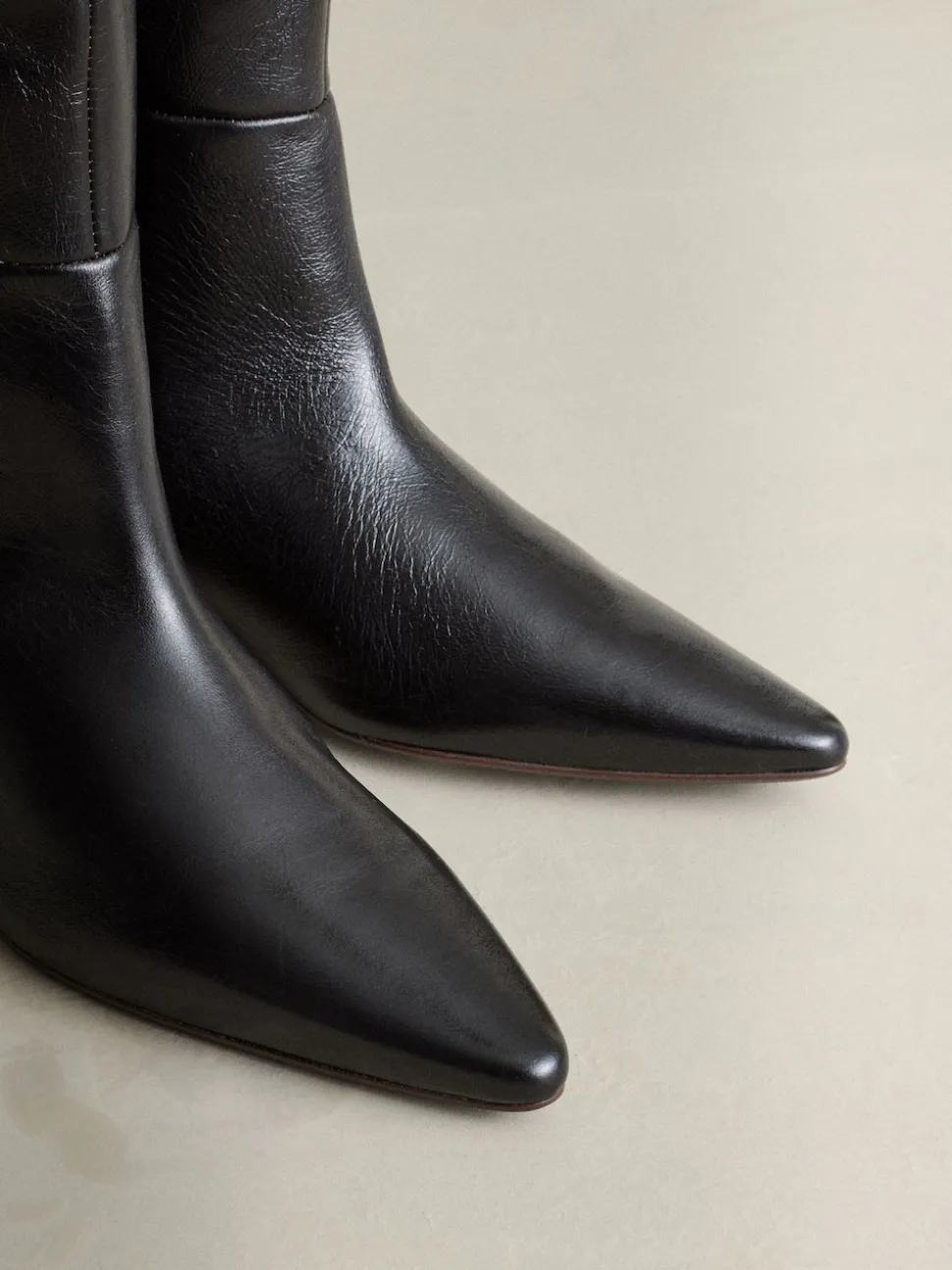 Chocoladebruin - Crinkle Effect Leather Signature Underset Heel Knee High Boots