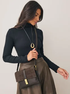 Chocoladebruin - Crossbodytas met imitatie krokodillenleer