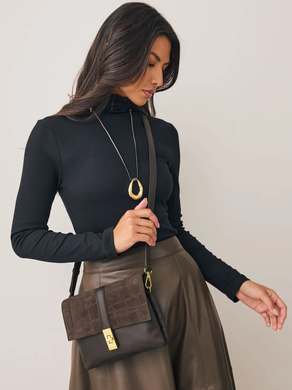 Chocoladebruin - Crossbodytas met imitatie krokodillenleer