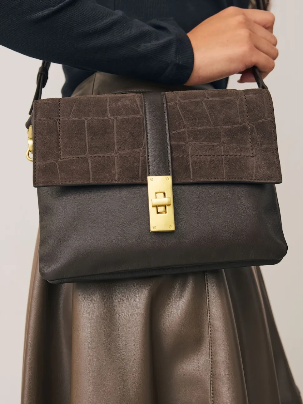 Chocoladebruin - Crossbodytas met imitatie krokodillenleer
