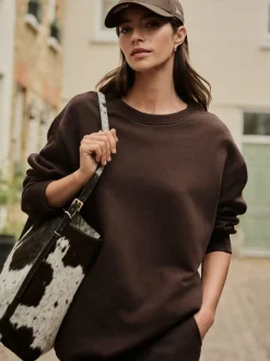 Chocoladebruin - Essentials sweatshirt met relaxte pasvorm, lange snit en zakken