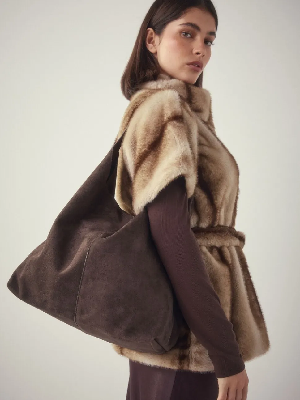 Chocoladebruin - Faux Suede Slouchy Shoulder Bag