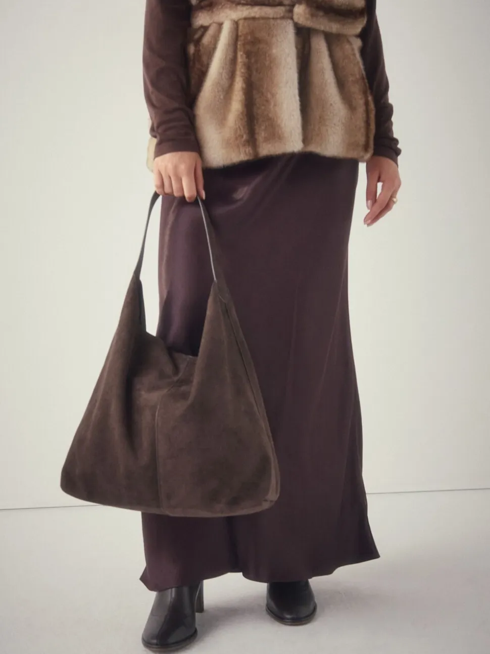 Chocoladebruin - Faux Suede Slouchy Shoulder Bag