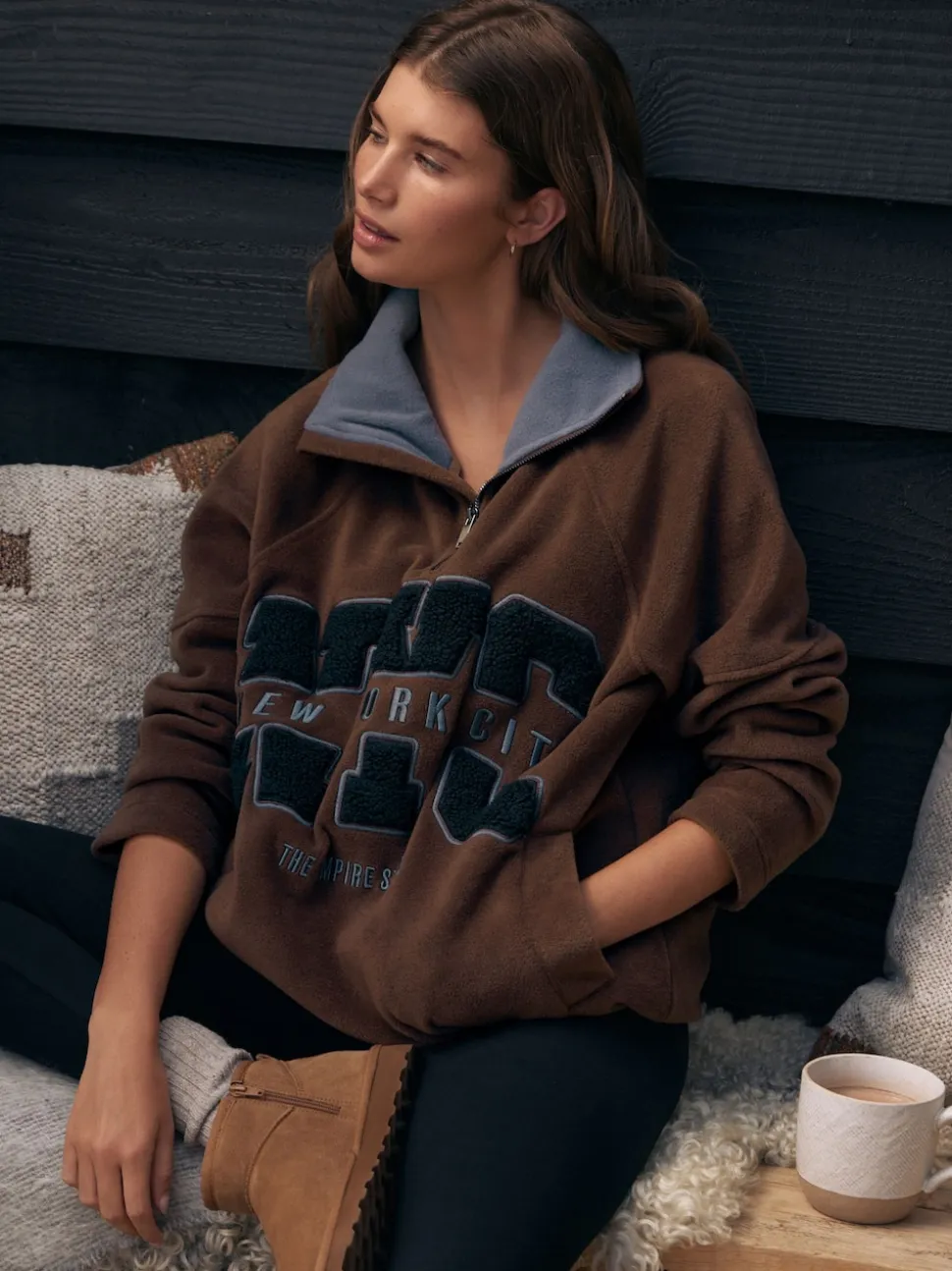 Chocoladebruin - Fleece trui met korte rits
