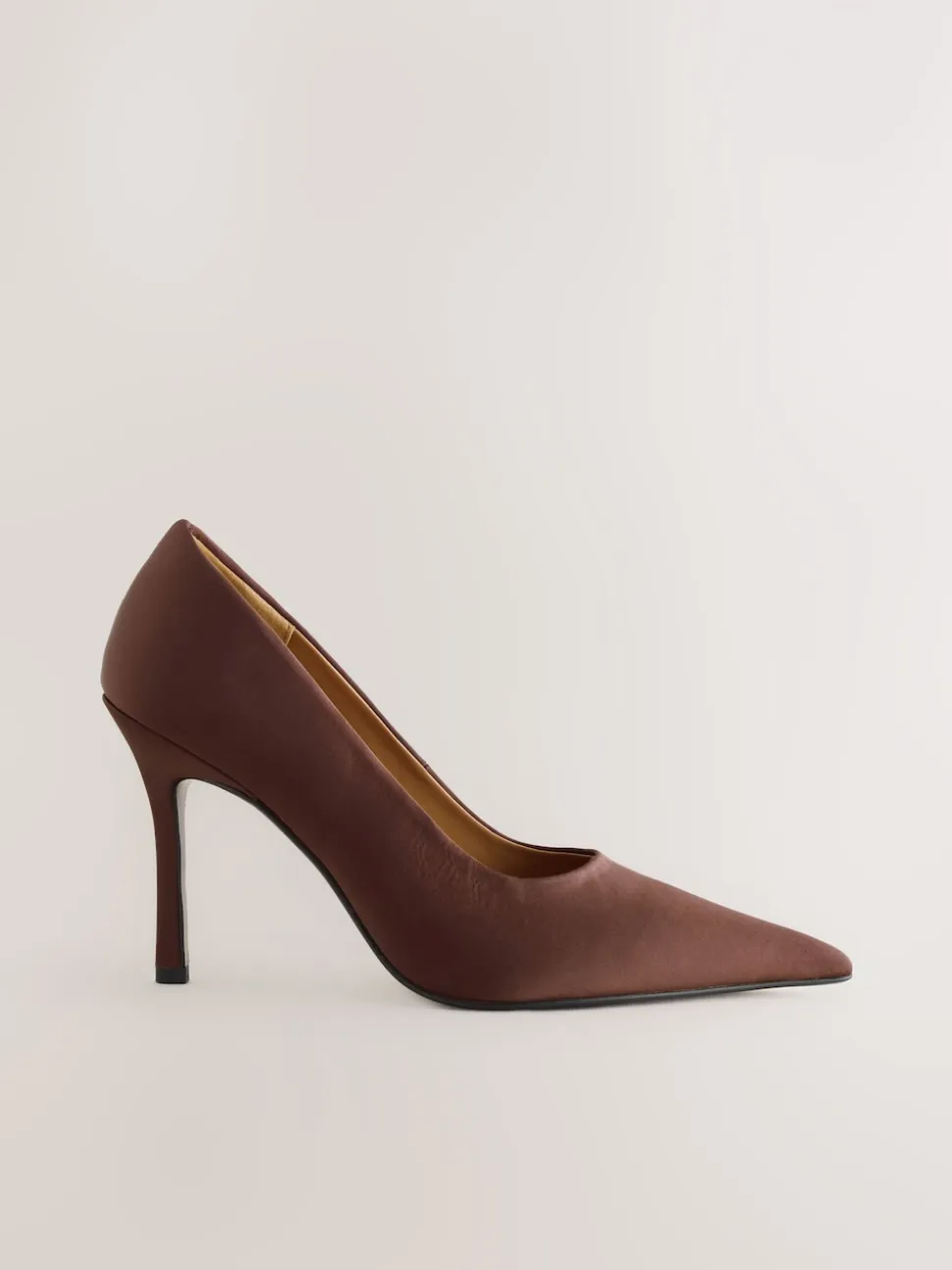 Chocoladebruin - Forever Comfort® satijnen pumps met spitse neus