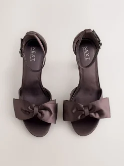 Chocoladebruin - Forever Comfort® Satin Bow Block Heeled Sandals