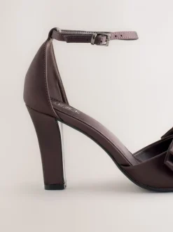 Chocoladebruin - Forever Comfort® Satin Bow Block Heeled Sandals