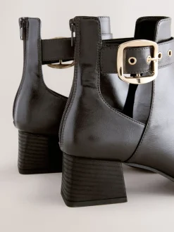 Chocoladebruin - Forever Comfort® Cut Out Buckle Detail Ankle Boots