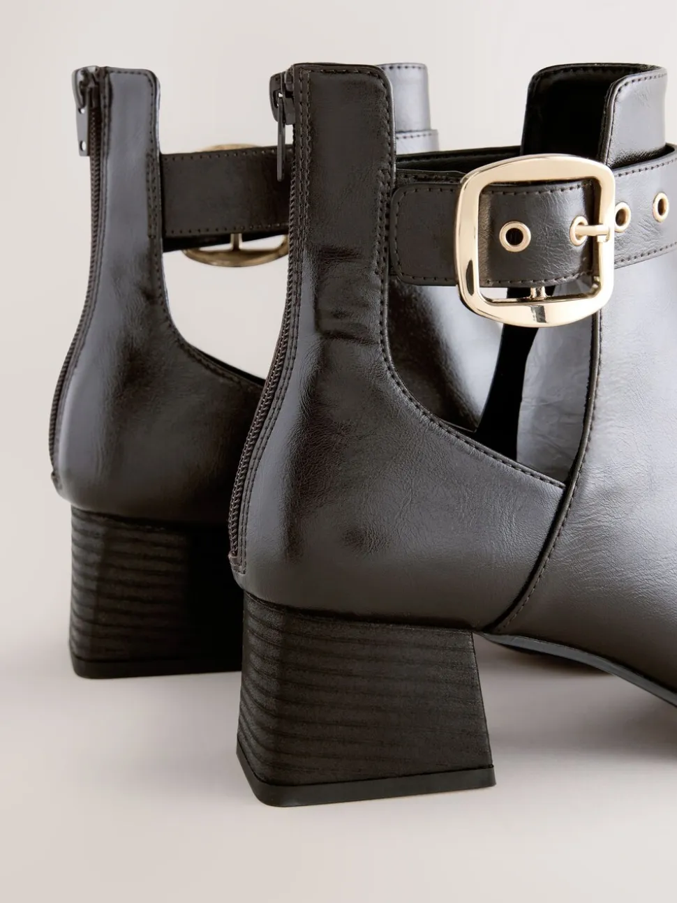 Chocoladebruin - Forever Comfort® Cut Out Buckle Detail Ankle Boots