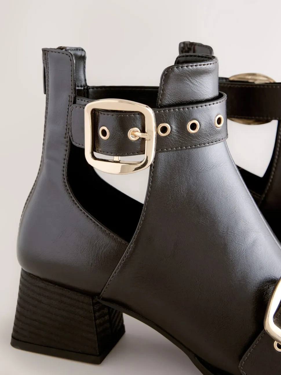Chocoladebruin - Forever Comfort® Cut Out Buckle Detail Ankle Boots