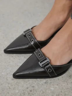 Chocoladebruin - Forever Comfort® Point Toe Buckle Block Heels