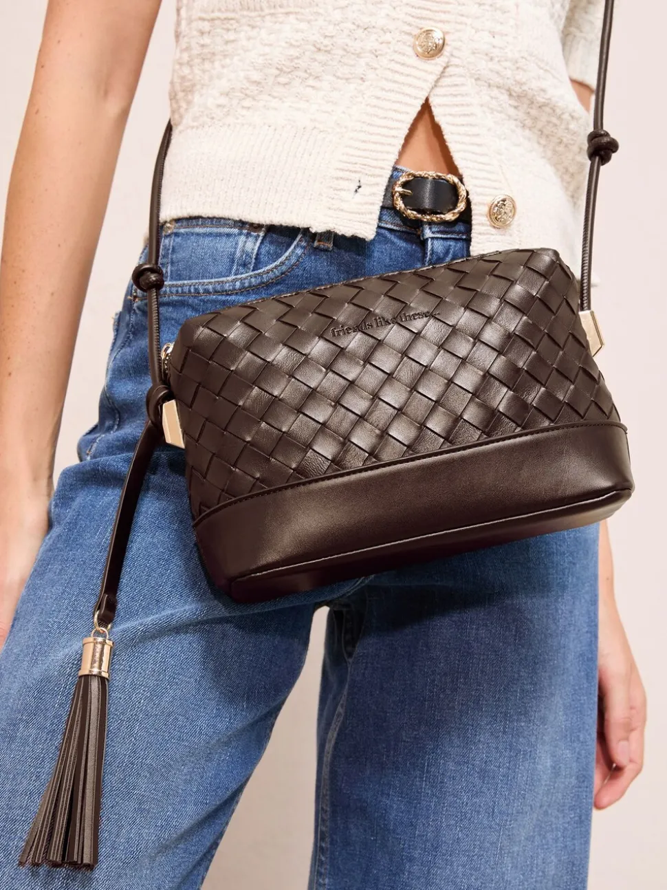 Chocoladebruin - Friends Like These Weave Knotted Handle Cross-Body Bag