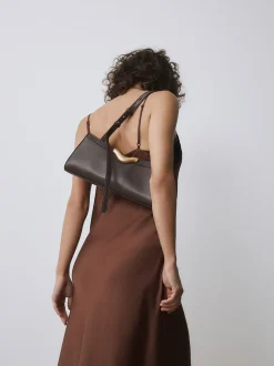 Chocoladebruin - Hardware Detail Shoulder Bag