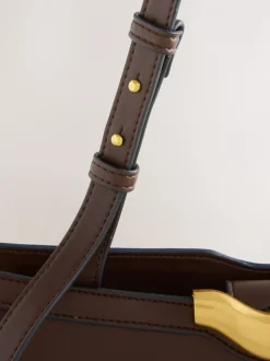 Chocoladebruin - Hardware Detail Shoulder Bag