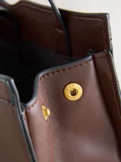 Chocoladebruin - Hardware Detail Shoulder Bag