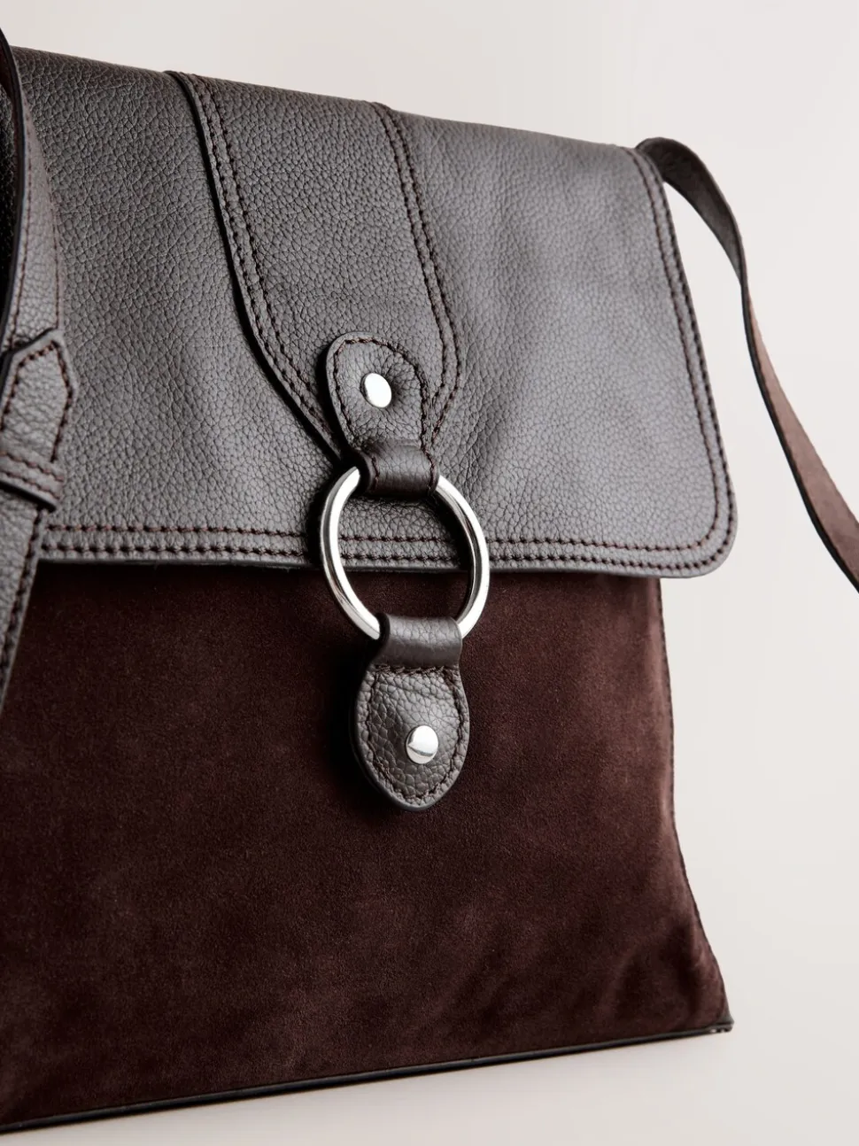 Chocoladebruin - Leren messenger-tas met vak