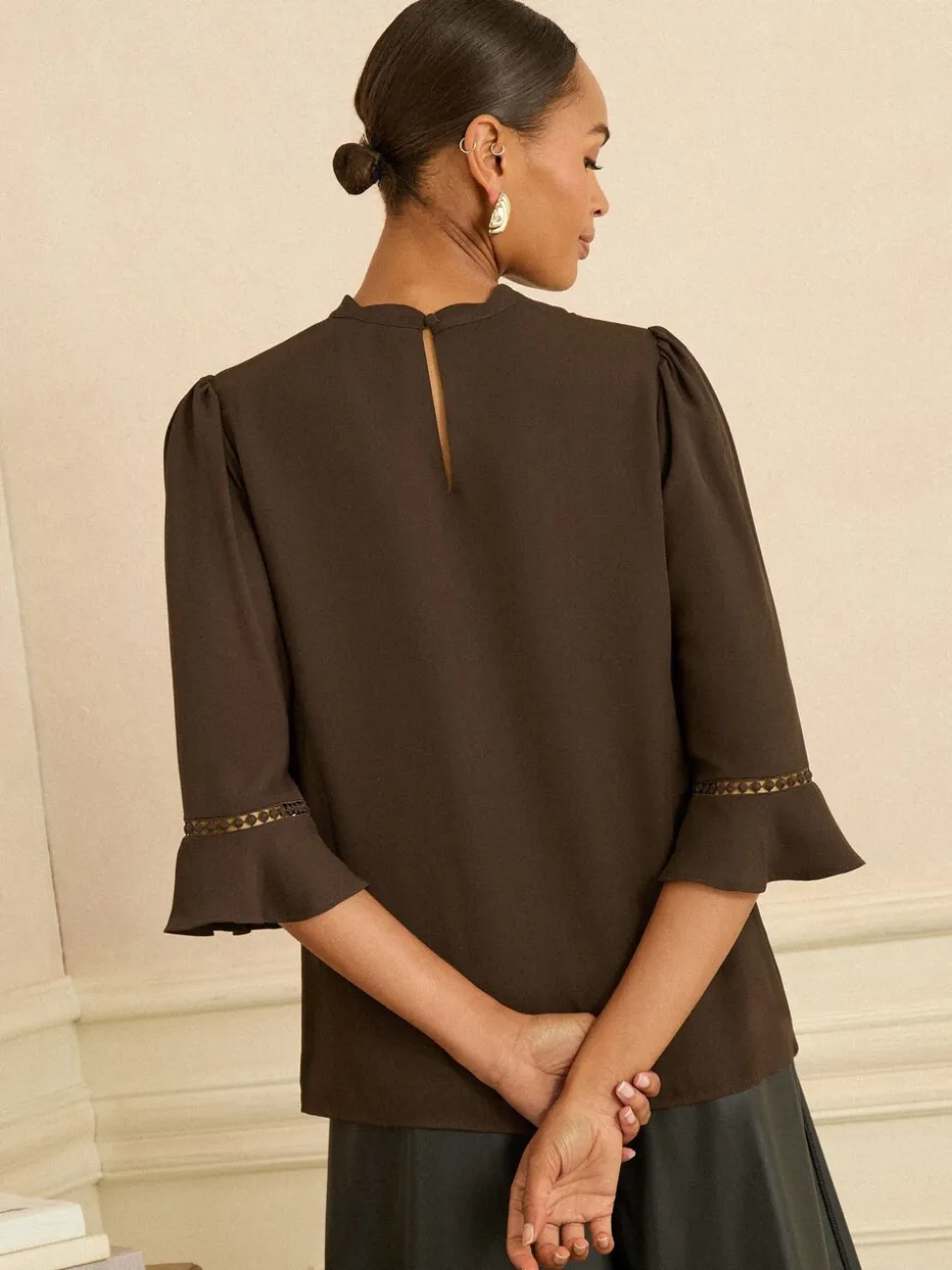 Chocoladebruin - Love & Roses 3/4 blouse met uitlopende mouwen