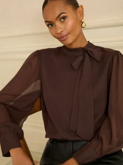Chocoladebruin - Love & Roses blouse met lange mouwen en striksluiting