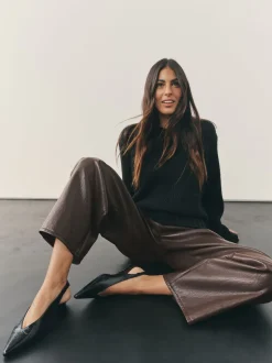 Chocoladebruin - Nothing Ordinary Faux Leather Barrel Leg Trousers