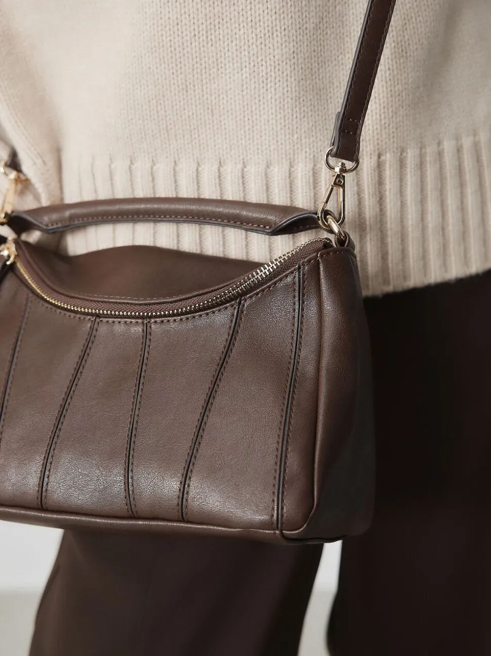 Chocoladebruin - Panel Cross-Body Bag