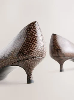 Chocoladebruin - Puntige lage naaldhakken schoenen