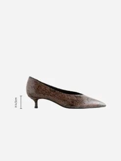 Chocoladebruin - Puntige lage naaldhakken schoenen
