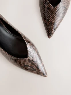Chocoladebruin - Puntige lage naaldhakken schoenen