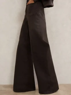 Chocoladebruin - Reiss Sakura flared jeans met opgestikte zakken