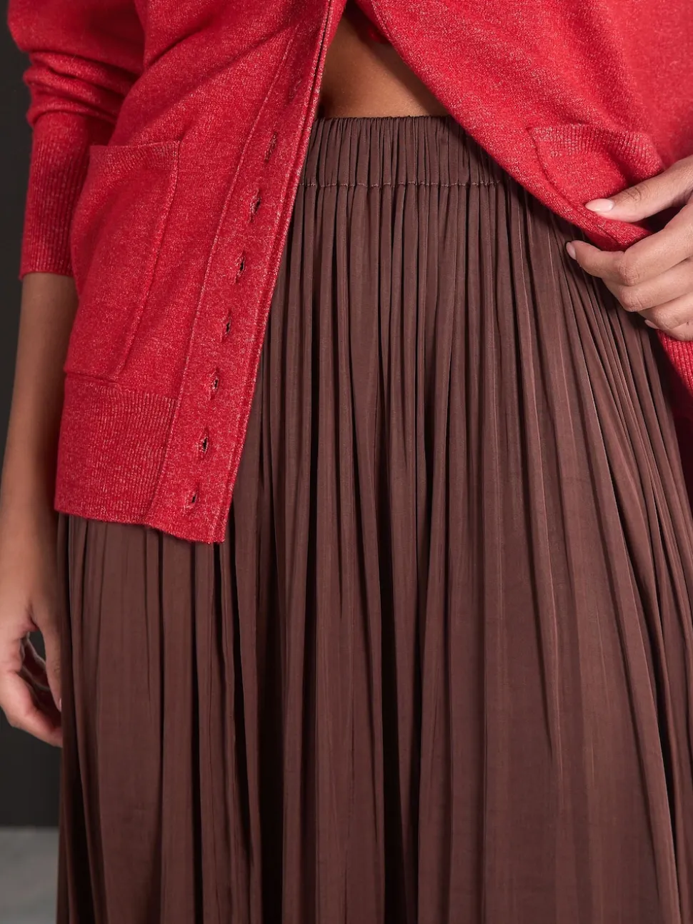 Chocoladebruin - Satin Pleated Maxi Skirt