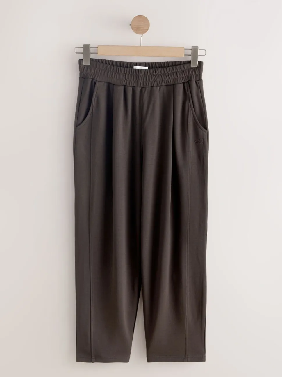 Chocoladebruin - self. Barrell Leg Joggers