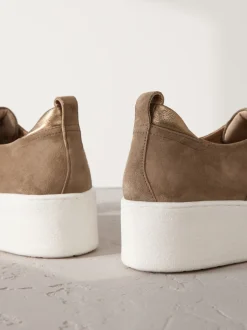 Chocoladebruin - Signature leren sneakers met dikke plateauzolen en sleehak