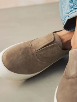 Chocoladebruin - Signature leren sneakers met dikke plateauzolen en sleehak
