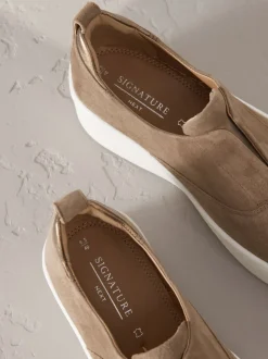 Chocoladebruin - Signature leren sneakers met dikke plateauzolen en sleehak