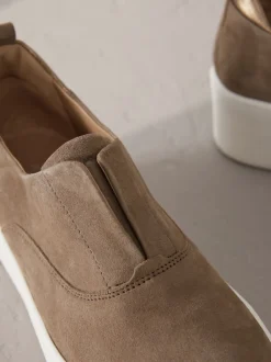 Chocoladebruin - Signature leren sneakers met dikke plateauzolen en sleehak