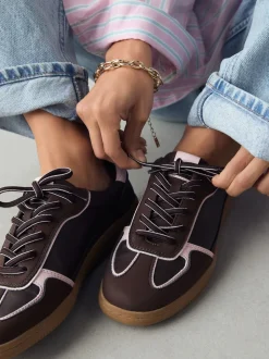 Chocoladebruin - Sneaker met veters