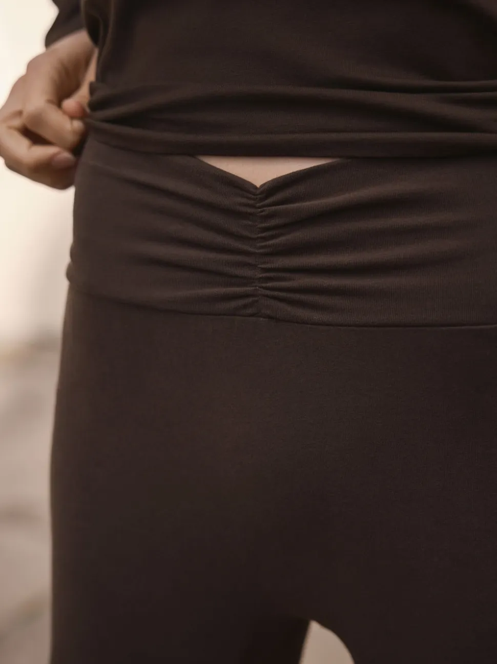 Chocoladebruin - Soft Touch Rib Ruched Flare Leggings