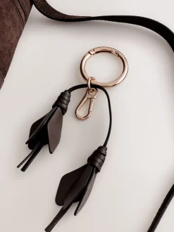 Chocoladebruin - Suede Flower Charm Cross-Body Bag