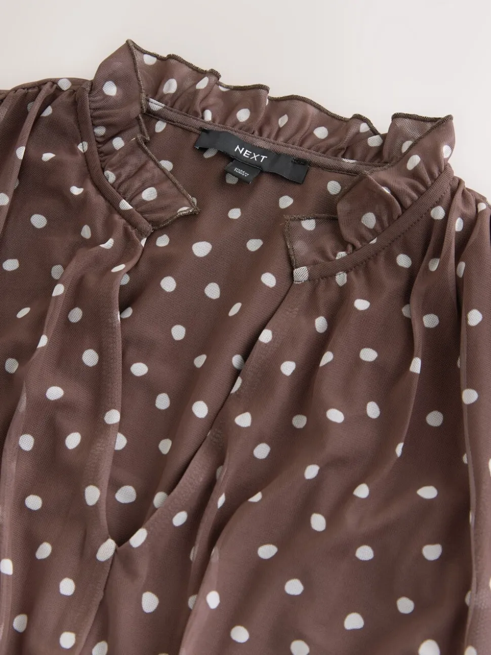 Chocoladebruin gestippeld - Halflange geplooide mesh gelegenheidsmaxi-jurk met print en V-hals