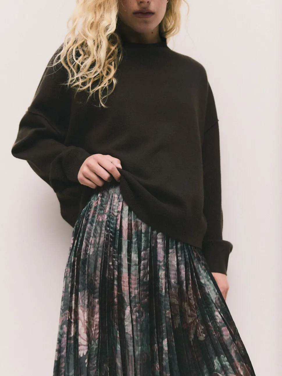 Chocoladebruin met bloemenprint - 2-In-1 Knitted Jumper with Pleated Midi Skirt