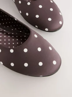 Chocoladebruin met stippen - Forever Comfort® Round Toe Ballerinas