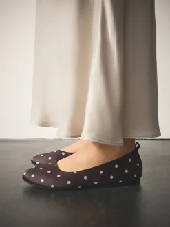 Chocoladebruin met stippen - Forever Comfort® Round Toe Ballerinas