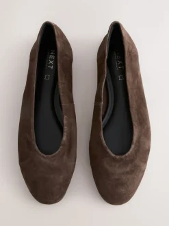 Chocoladebruin suède - Leren ballerina met ronde neus