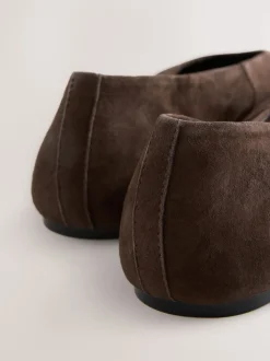 Chocoladebruin suède - Leren ballerina met ronde neus