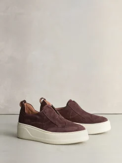 Chocoladebruin suède - Signature leren sneakers met dikke plateauzolen en sleehak