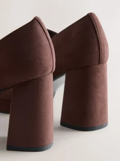 Chocoladebruine microvezel - Forever Comfort® Brogue Mary Jane Platform Blokhakken met Plateauzool